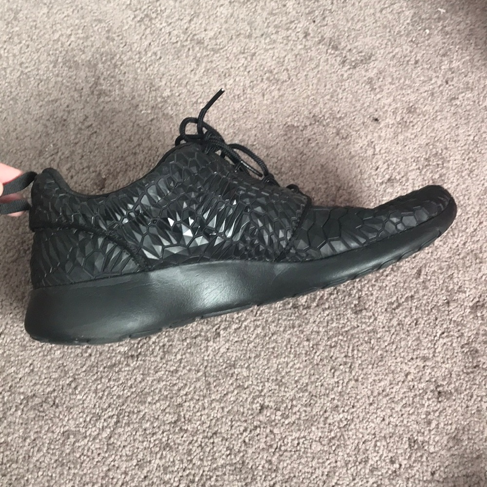 BRAND NEW NIKE